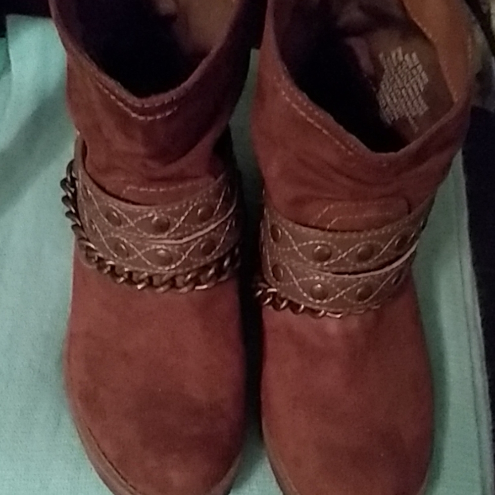 Candie's suede brown short boots size 6 1/2M